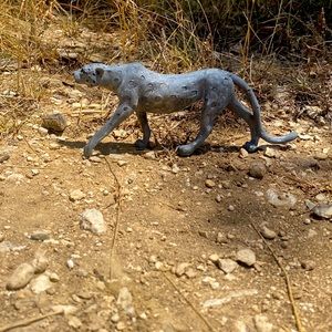 Grey and white cheetah decoration